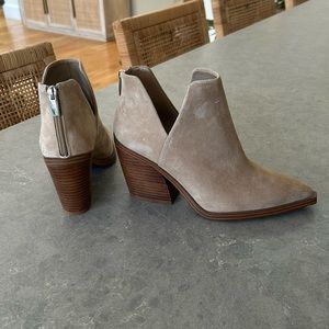 Like New Vince Camuto Booties